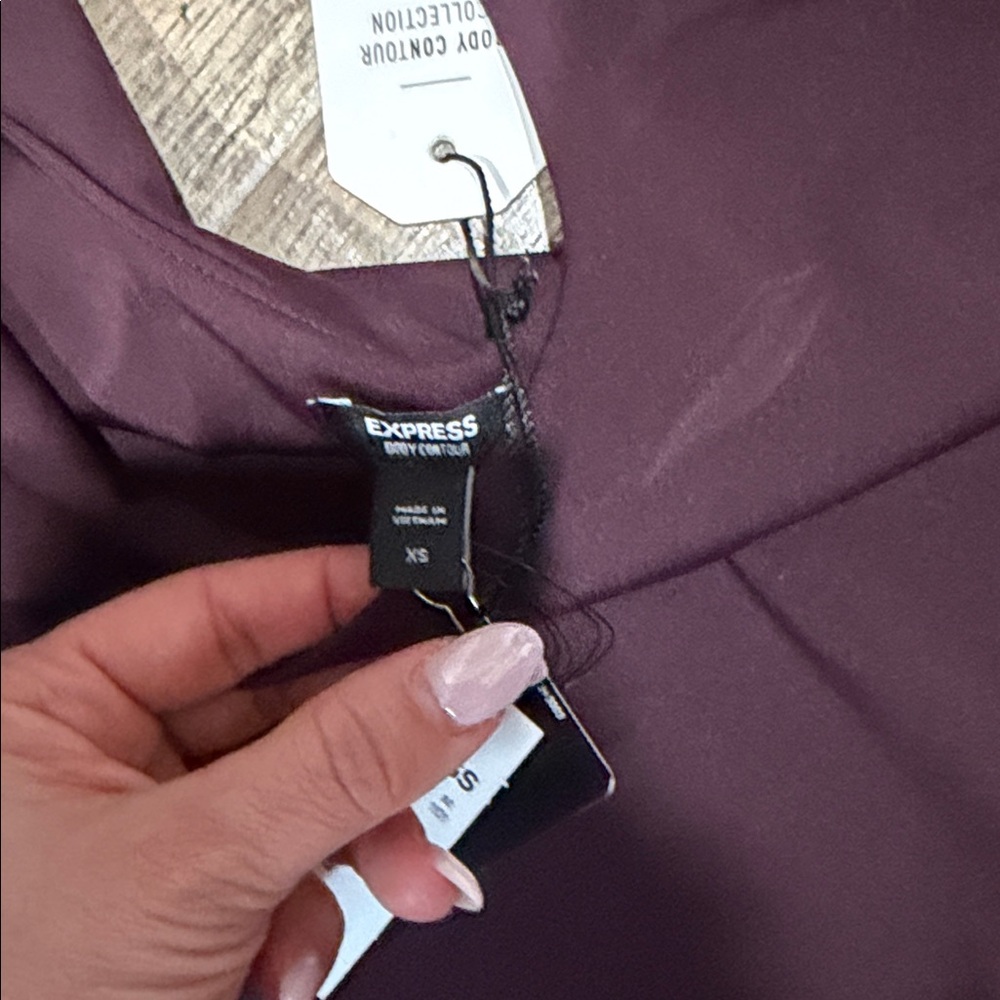NWT Express Body Contour Scoop Neck Bodysuit in Dark Plum - Picture 4 of 5